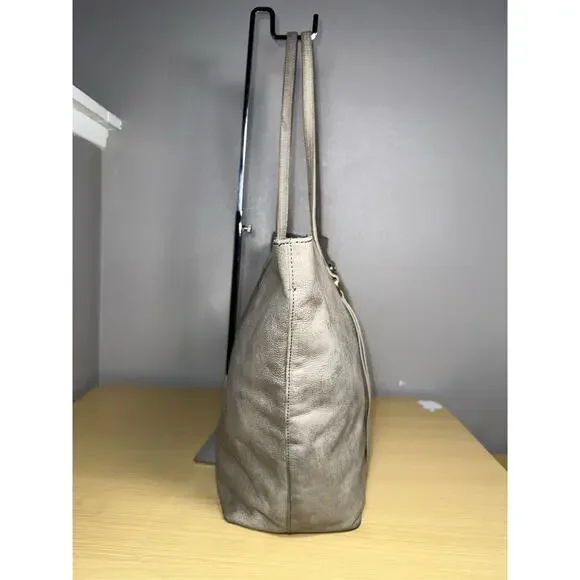 Hobo International Large Kingston Champagne Metallic Leather Tote Bag - Picture 7 of 16